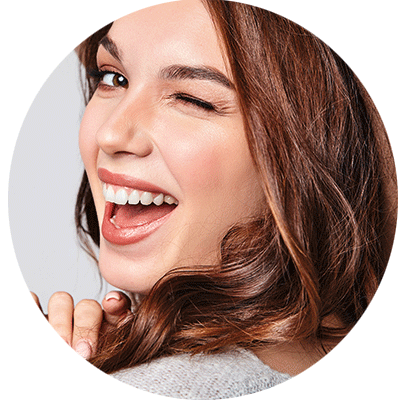 Tips para ser mejor modelo webcam mujer sonriendo